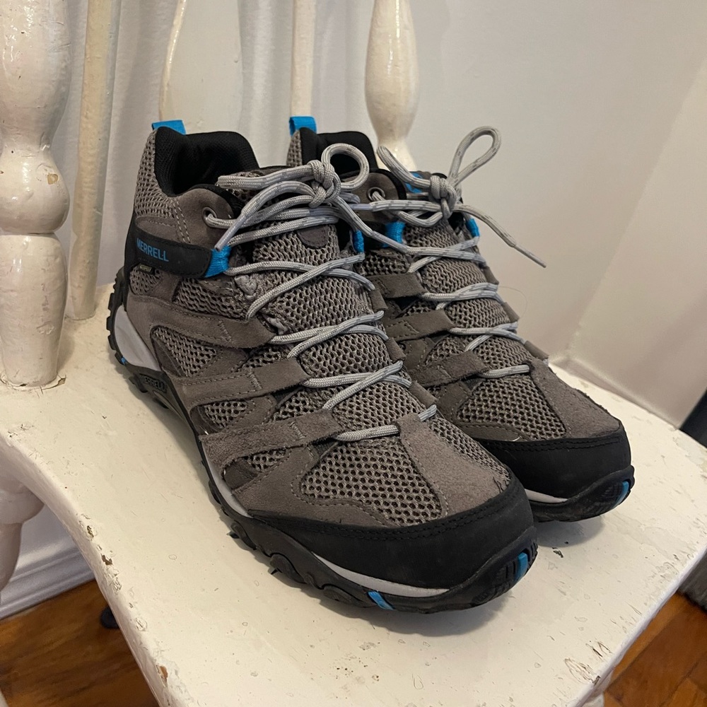 Merrell Hiking Shoes Womens Size 9